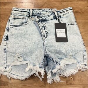 RISEN Crossover Waist Shorts